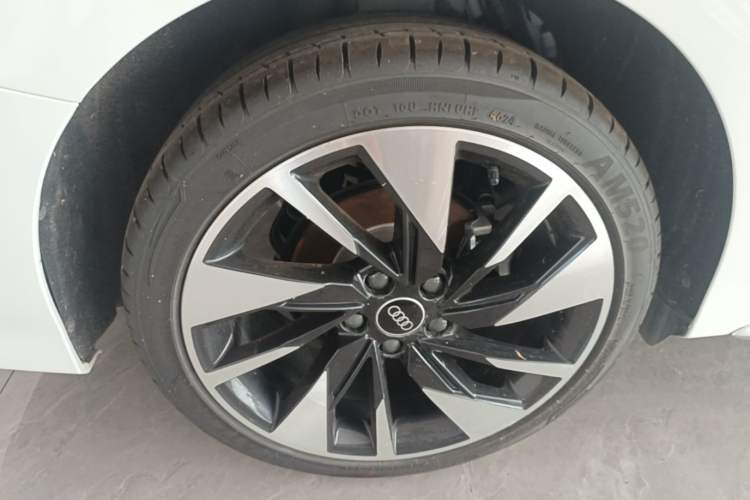 Used Audi A3 2022 A3L Limousine 35 TFSI Fashion Sport Model Right Rear Wheel Hub
