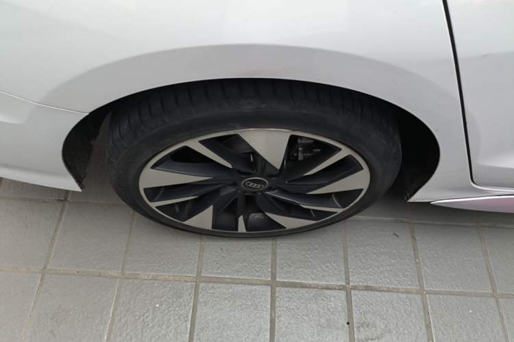 Used Audi A3 2022 A3L Limousine 35 TFSI Fashion Sport Model Right Rear Wheel Hub