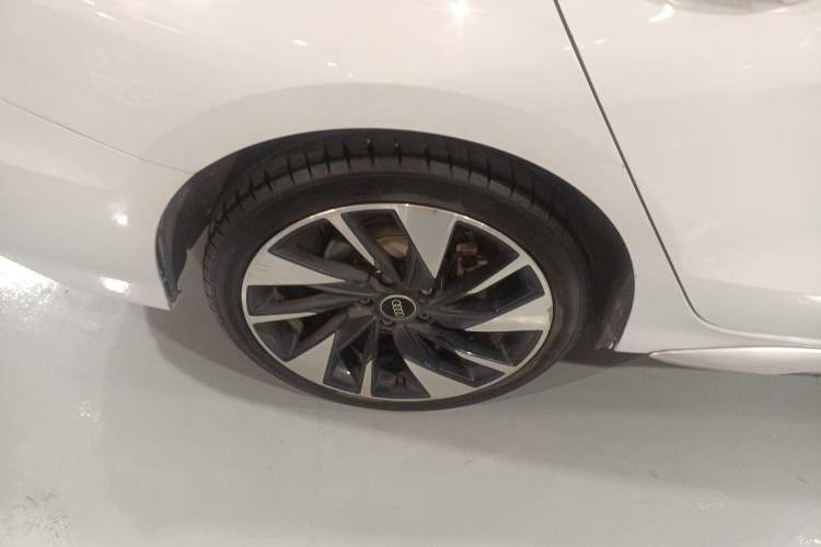 Used Audi A3 2022 A3L Limousine 35 TFSI Fashion Sport Model Right Rear Wheel Hub
