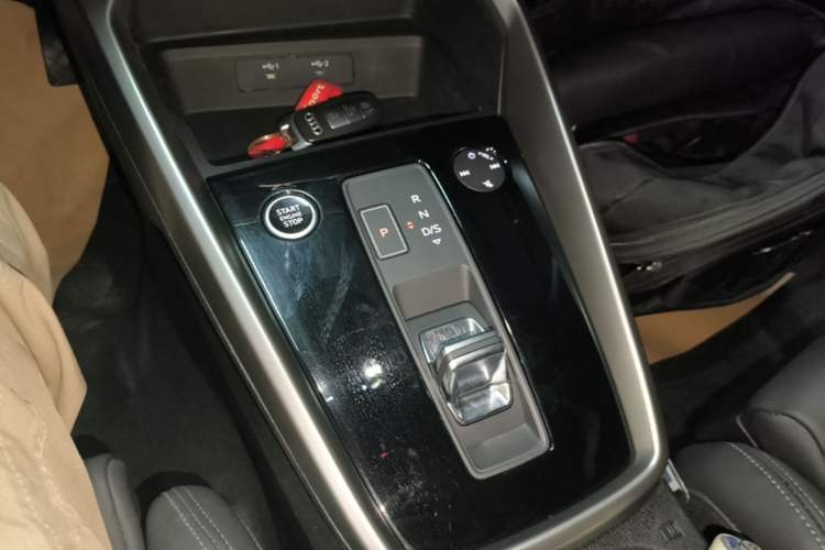 Used Audi A3 2023 Sportback 35 TFSI Stylish and Elegant Model Gear Lever