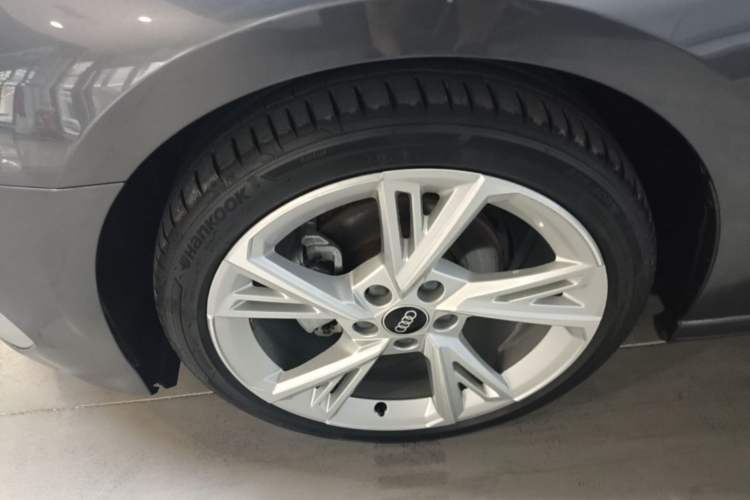 Used Audi A3 2023 Sportback 35 TFSI Stylish and Elegant Model Left Front Wheel Hub