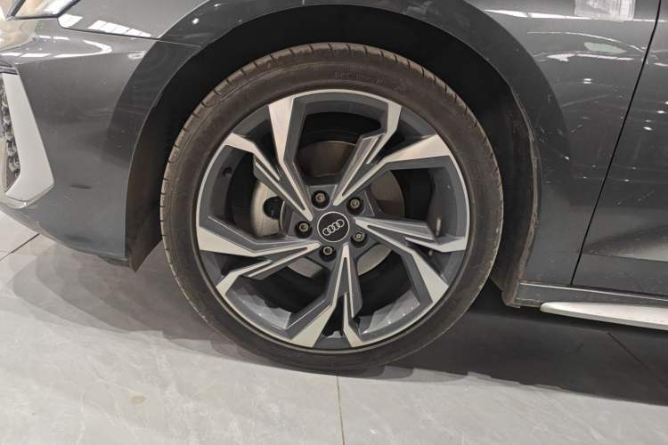 Used Audi A3 2023 Updated Sportback 35 TFSI Luxury Sports Edition Left Front Wheel Hub