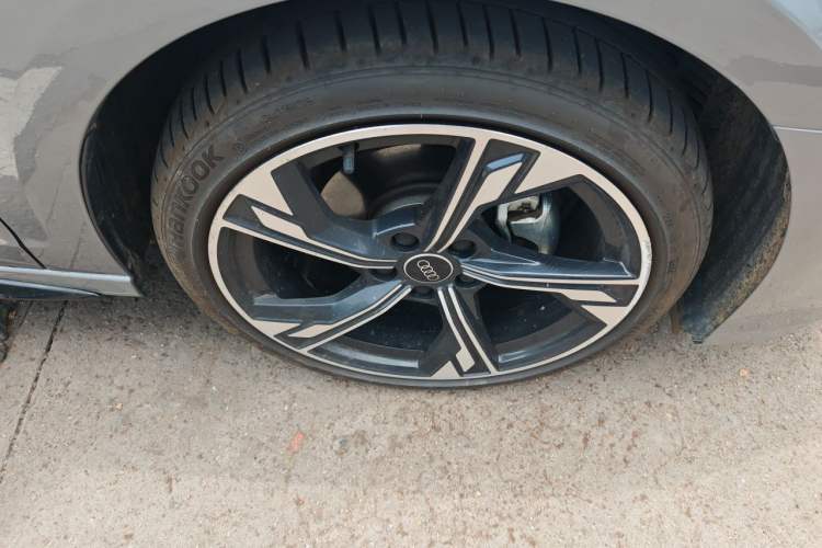 Used Audi A3 2023 Updated Sportback 35 TFSI Stylish Sports Type Right Front Wheel Hub