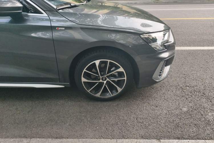 Used Audi A3 2023 Restyled Sportback 35 TFSI Progressive Sport Edition Right Front Wheel Hub