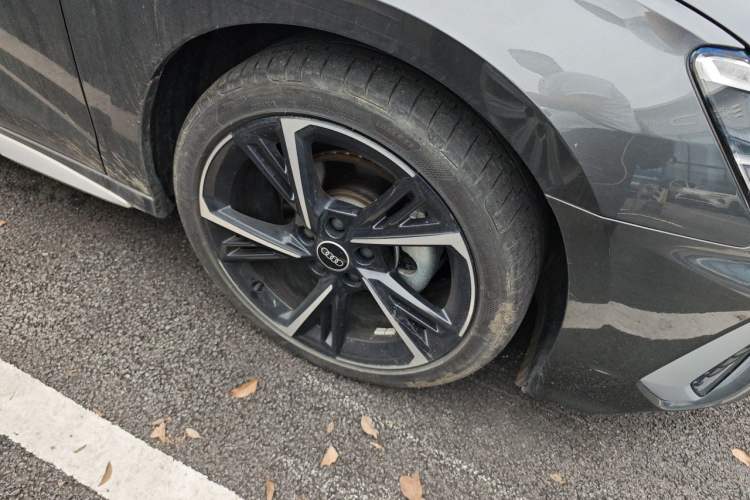 Used Audi A3 2023 Updated Sportback 35 TFSI Stylish Sports Type Right Front Wheel Hub
