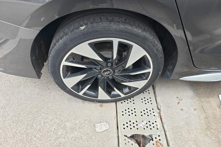 Used Audi A3 2023 Restyled A3L Limousine 35 TFSI Fashion Sport Edition Right Rear Wheel Hub