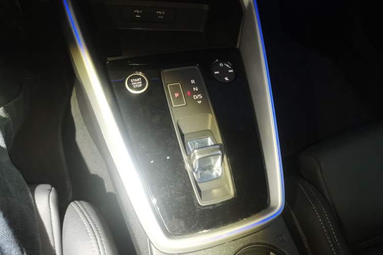 Used Audi A3 2023 Sportback 35 TFSI Fashionable Sports Model Gear Lever