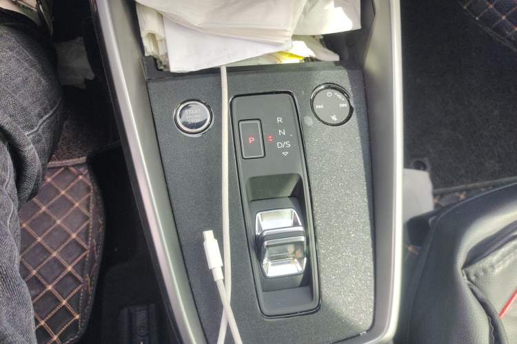 Used Audi A3 2023 Restyled A3L Limousine 35 TFSI Ambition Sport Edition Gear Lever