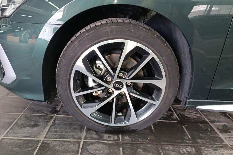 Used Audi A3 2023 Sportback 35 TFSI Ambition Sport Edition Left Front Wheel Hub