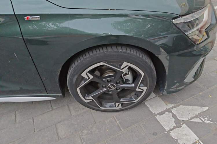 Used Audi A3 2023 Updated Sportback 35 TFSI Luxury Sports Edition Right Front Wheel Hub