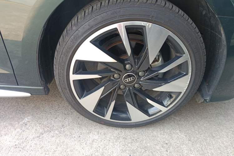 Used Audi A3 2023 A3L Limousine 35 TFSI Fashion Sport Model Right Front Wheel Hub