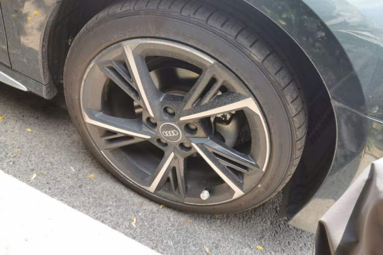 Used Audi A3 2023 Sportback 35 TFSI Fashionable Sports Model Right Front Wheel Hub