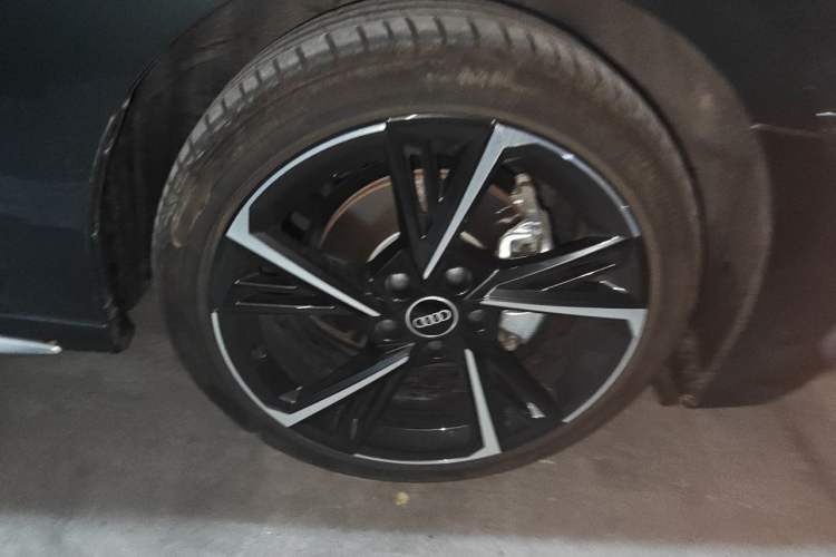 Used Audi A3 2023 Updated Sportback 35 TFSI Stylish Sports Type Right Front Wheel Hub