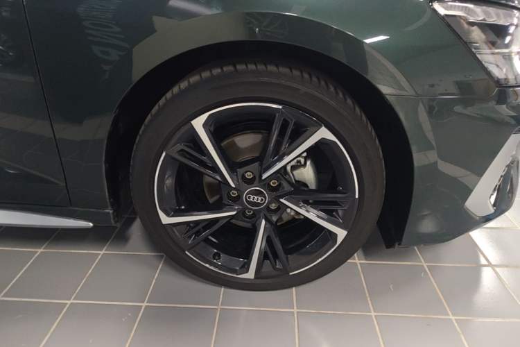 Used Audi A3 2023 Updated Sportback 35 TFSI Stylish Sports Type Right Front Wheel Hub