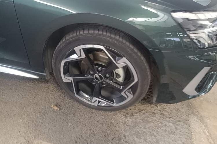 Used Audi A3 2023 Updated Sportback 35 TFSI Luxury Sports Edition Right Front Wheel Hub