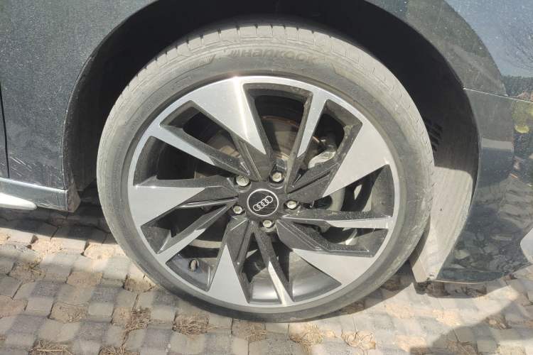 Used Audi A3 2023 Restyled A3L Limousine 35 TFSI Ambition Sport Edition Right Front Wheel Hub