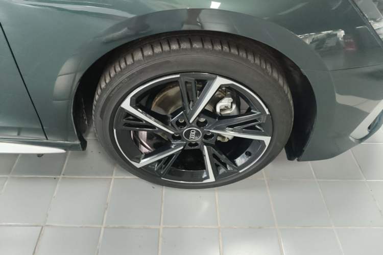 Used Audi A3 2023 Updated Sportback 35 TFSI Stylish Sports Type Right Front Wheel Hub