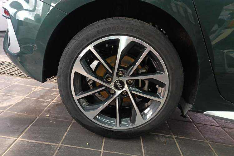 Used Audi A3 2023 Sportback 35 TFSI Ambition Sport Edition Right Rear Wheel Hub