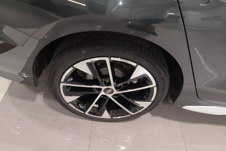 Used Audi A3 2023 A3L Limousine 35 TFSI Fashion Sport Model Right Rear Wheel Hub