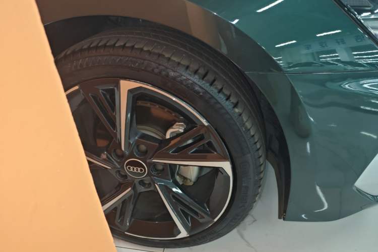 Used Audi A3 2023 Updated Sportback 35 TFSI Stylish Sports Type Right Rear Wheel Hub