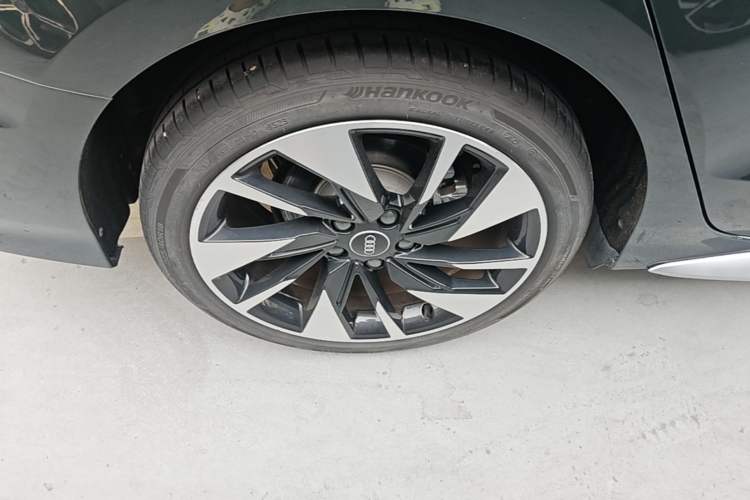 Used Audi A3 2023 Restyled A3L Limousine 35 TFSI Fashion Sport Edition Right Rear Wheel Hub