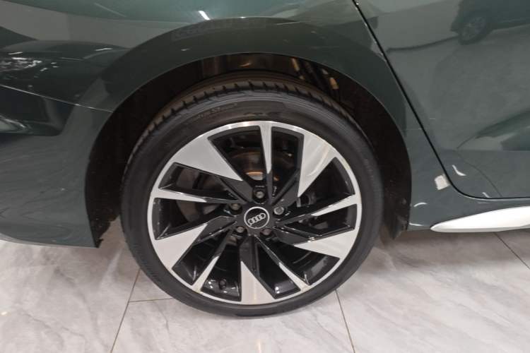 Used Audi A3 2023 Restyled A3L Limousine 35 TFSI Fashion Sport Edition Right Rear Wheel Hub