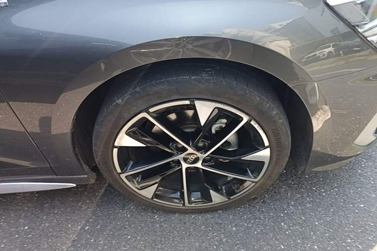 Used Audi A3 2023 Sportback 35 TFSI Fashionable Sports Model Right Front Wheel Hub