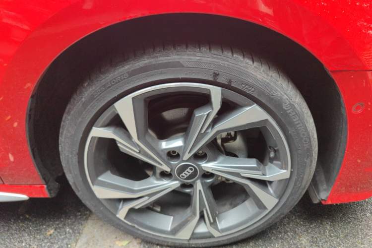 Used Audi A3 2023 Updated Sportback 35 TFSI Luxury Sports Edition Right Front Wheel Hub