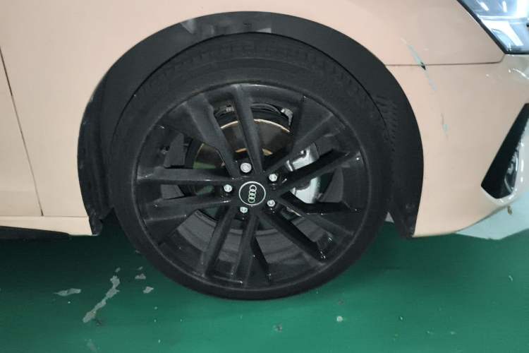 Used Audi A3 2023 A3L Limousine 35 TFSI Fashion Sport Model Right Front Wheel Hub