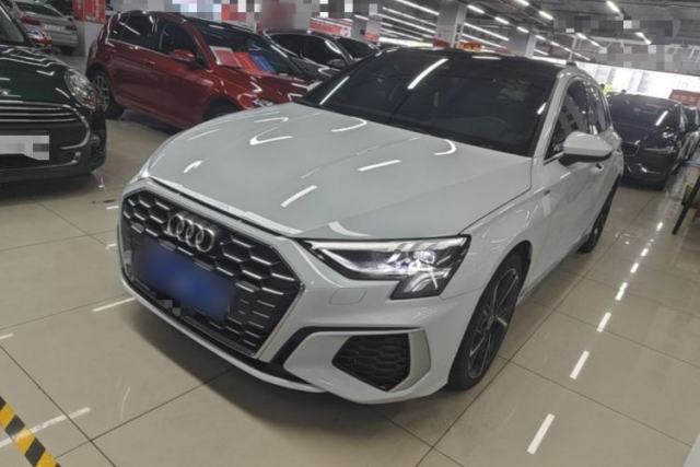 Audi A3 2023 Updated Sportback 35 TFSI Stylish Sports Type usado