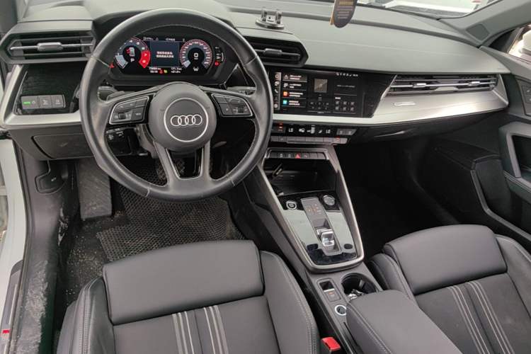 Used Audi A3 2023 Restyled A3L Limousine 35 TFSI Fashion Sport Edition Center Console
