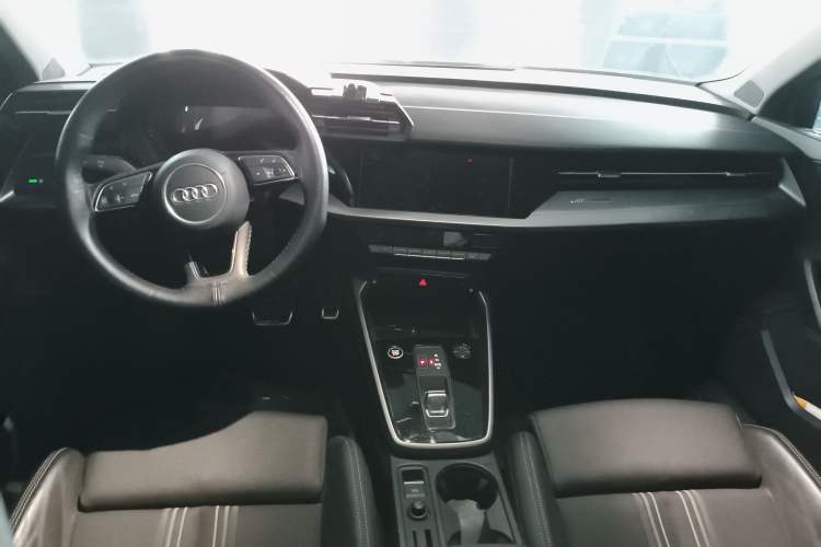Used Audi A3 2023 Restyled A3L Limousine 35 TFSI Fashion Sport Edition Center Console