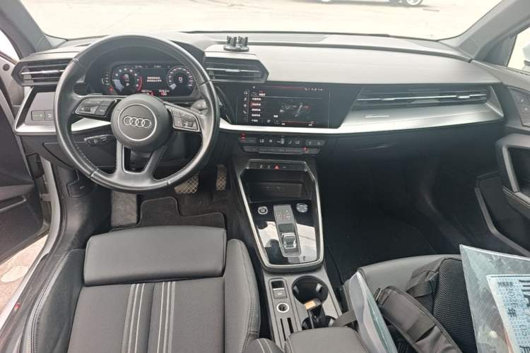 Used Audi A3 2023 Restyled A3L Limousine 35 TFSI Fashion Sport Edition Center Console