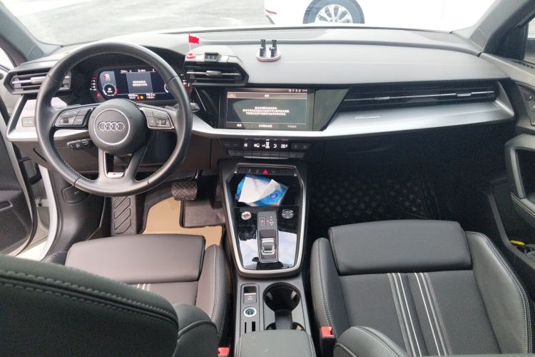 Used Audi A3 2023 Restyled A3L Limousine 35 TFSI Fashion Sport Edition Center Console