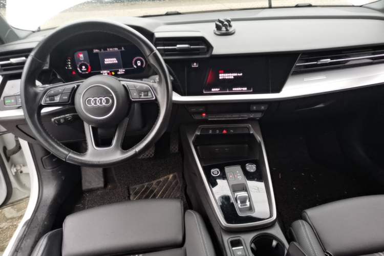 Used Audi A3 2023 Restyled A3L Limousine 35 TFSI Fashion Sport Edition Center Console