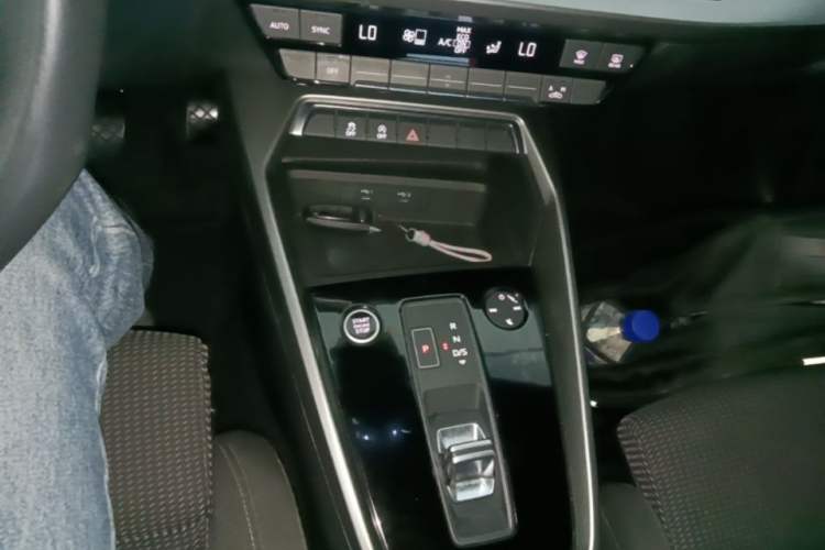 Used Audi A3 2023 Restyled A3L Limousine 35 TFSI Ambition Sport Edition Gear Lever