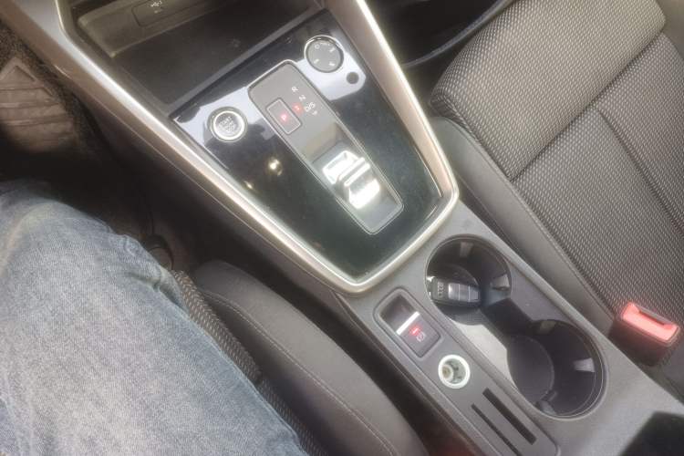 Used Audi A3 2023 Restyled A3L Limousine 35 TFSI Ambition Sport Edition Gear Lever