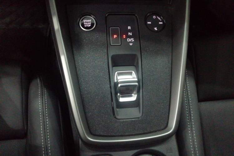 Used Audi A3 2023 A3L Limousine 35 TFSI Fashion Sport Model Gear Lever