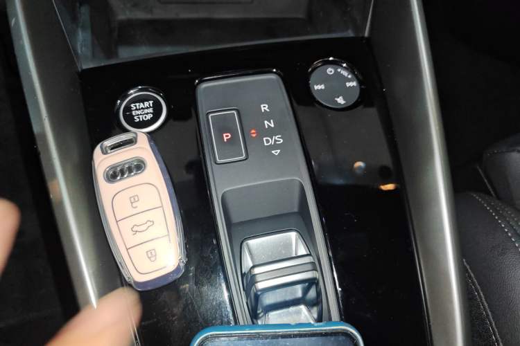 Used Audi A3 2023 A3L Limousine 35 TFSI Fashionable and Elegant Model Gear Lever
