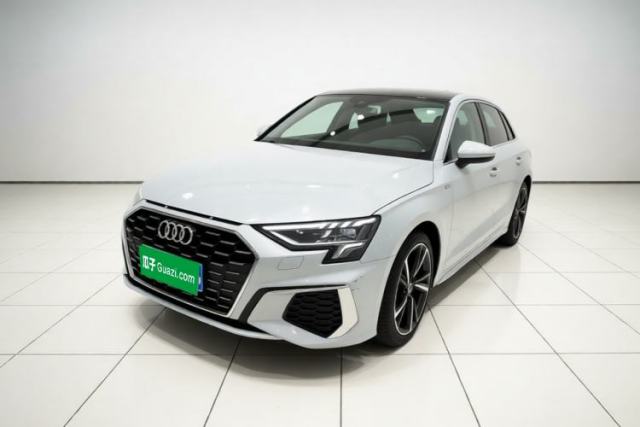 Ojetý Audi A3 2023 Updated Sportback 35 TFSI Stylish Sports Type