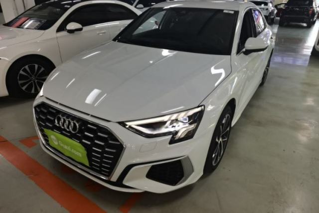 Audi A3 2023 Restyled A3L Limousine 35 TFSI Ambition Sport Edition مستعملة