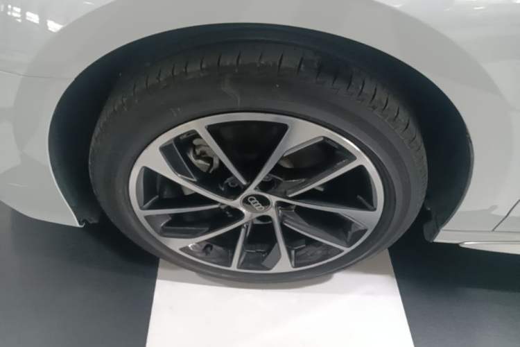Used Audi A3 2023 Restyled A3L Limousine 35 TFSI Ambition Sport Edition Left Front Wheel Hub