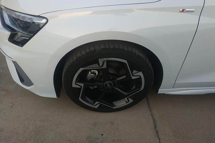 Used Audi A3 2023 Updated Sportback 35 TFSI Luxury Sports Edition Left Front Wheel Hub