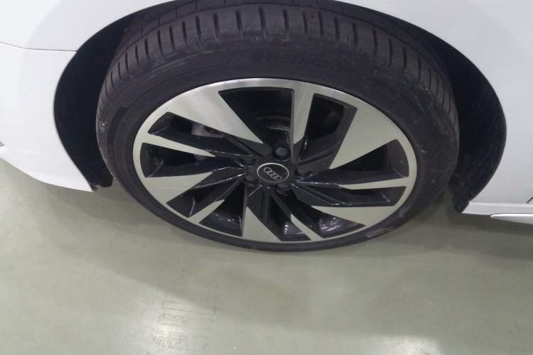 Used Audi A3 2023 A3L Limousine 35 TFSI Fashion Sport Model Left Front Wheel Hub