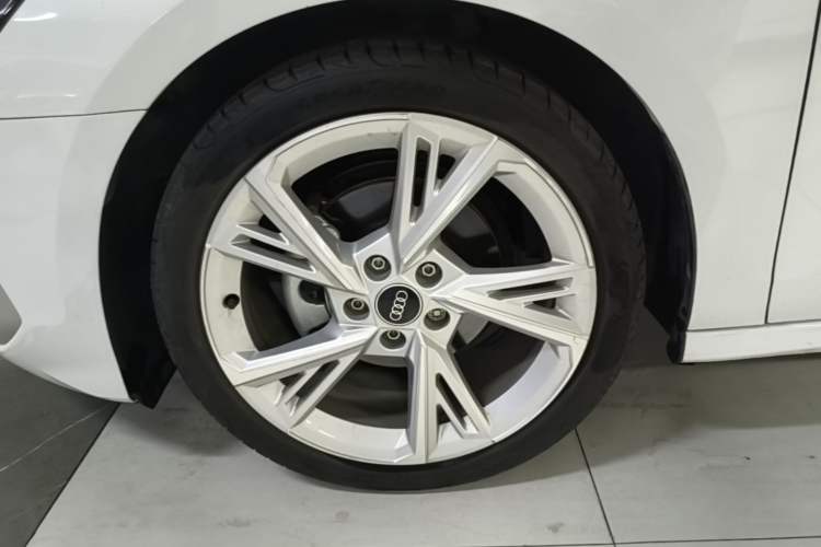 Used Audi A3 2023 Sportback 35 TFSI Stylish and Elegant Model Left Front Wheel Hub