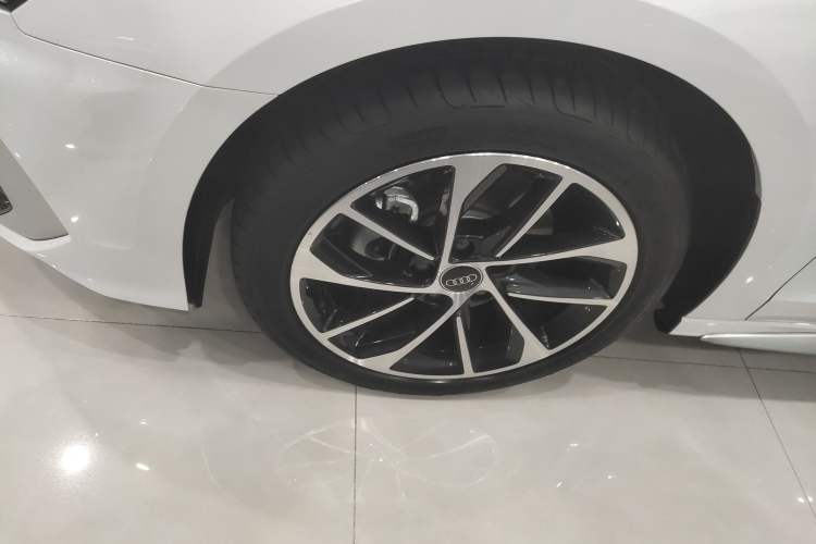 Used Audi A3 2023 Restyled Sportback 35 TFSI Progressive Sport Edition Left Front Wheel Hub