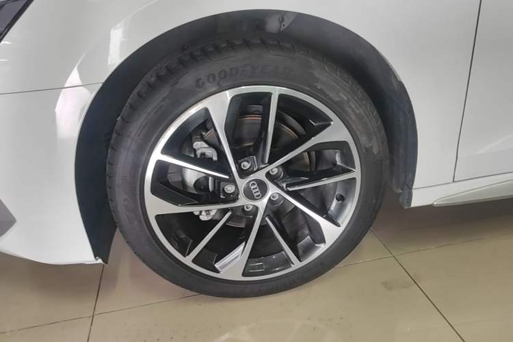 Used Audi A3 2023 Sportback 35 TFSI Ambition Sport Edition Left Front Wheel Hub