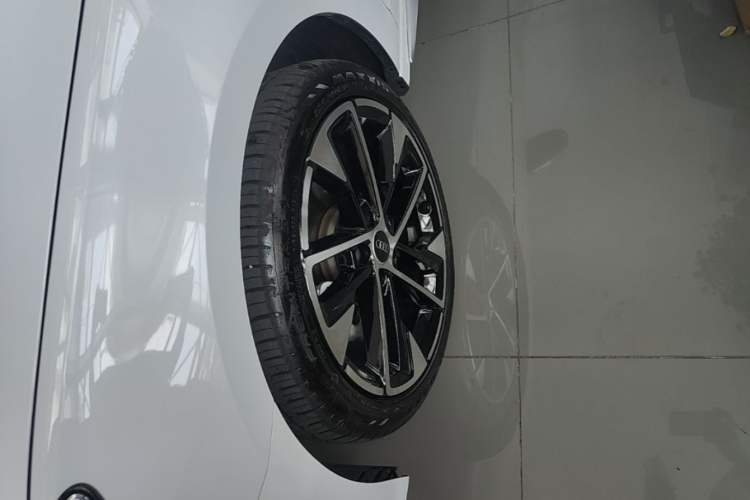 Used Audi A3 2023 Updated Sportback 35 TFSI Stylish Sports Type Left Front Wheel Hub