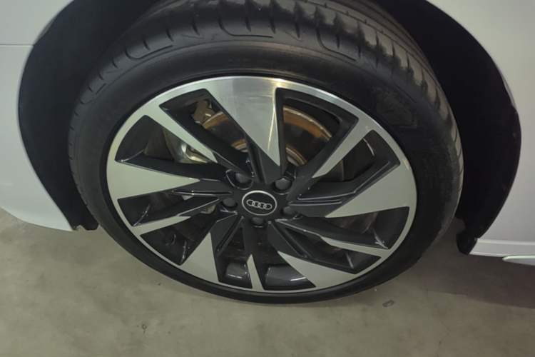 Used Audi A3 2023 Restyled A3L Limousine 35 TFSI Fashion Sport Edition Left Front Wheel Hub