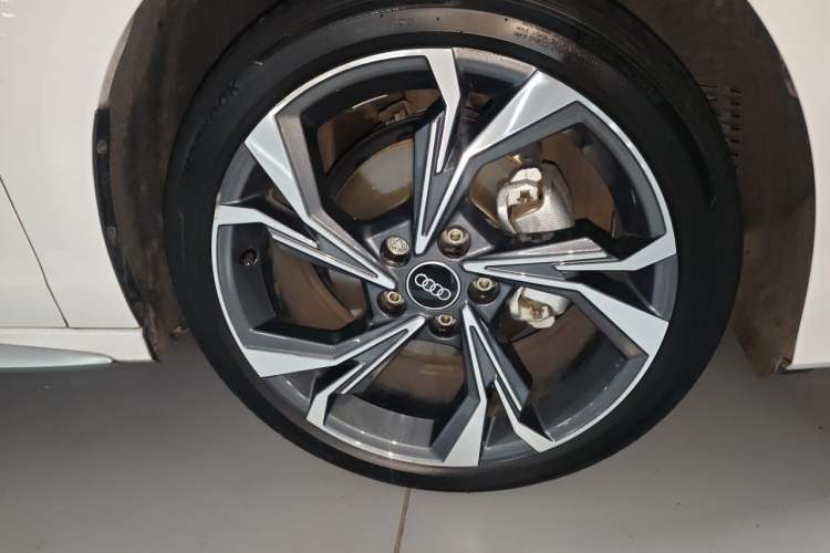 Used Audi A3 2023 A3L Limousine 35 TFSI Luxury Sport Edition Right Front Wheel Hub